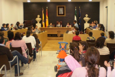 Niños y niñas en el consejo municipal de la Infancia