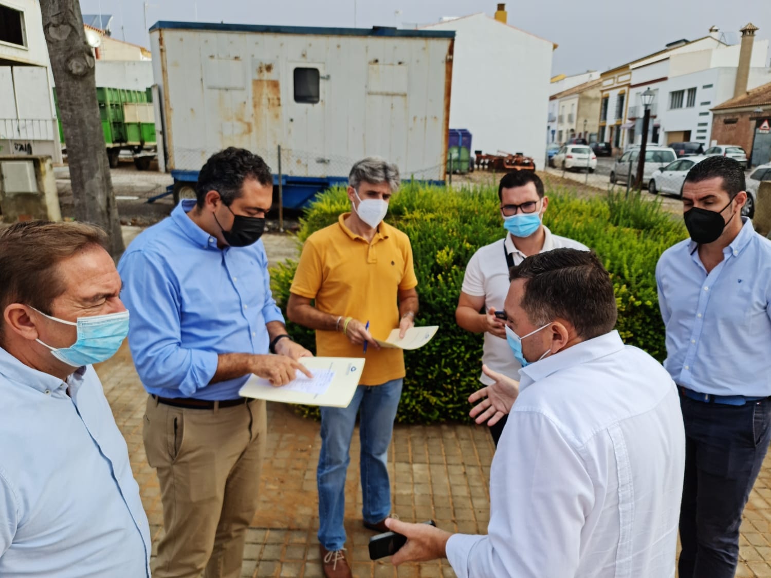 EL ALCALDE DE UMBRETE Y EL DELEGADO DE URBANISMO VISITAN LA ZONAS AFECTADAS POR LAS FUERTES LLUVIAS